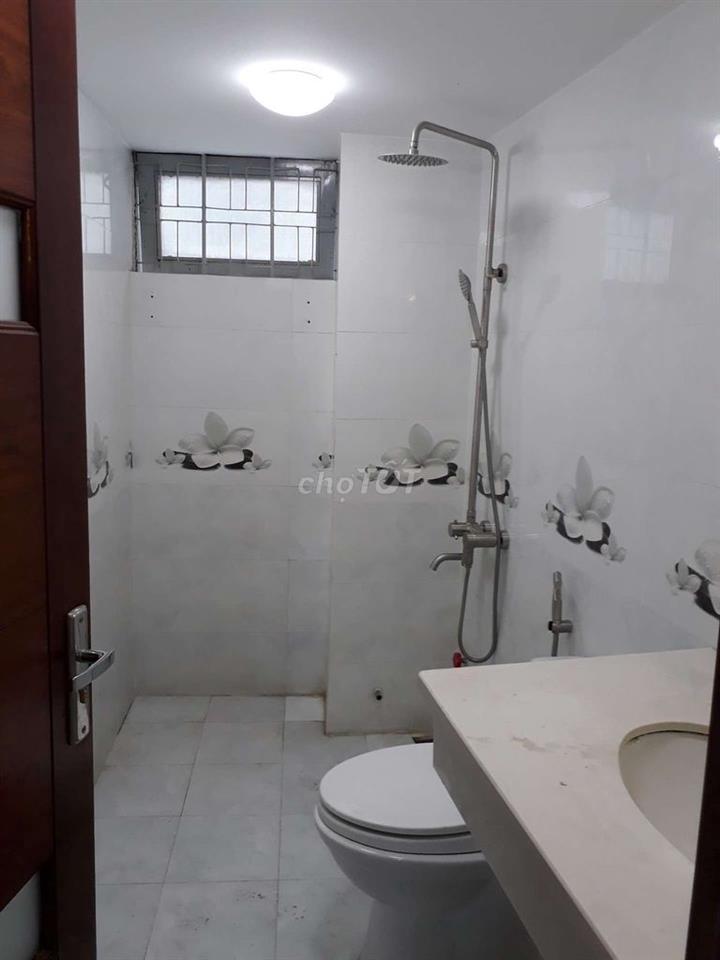 nhà bán thống nhất ngang 9m , gần chợ bệnh viện, 50m2