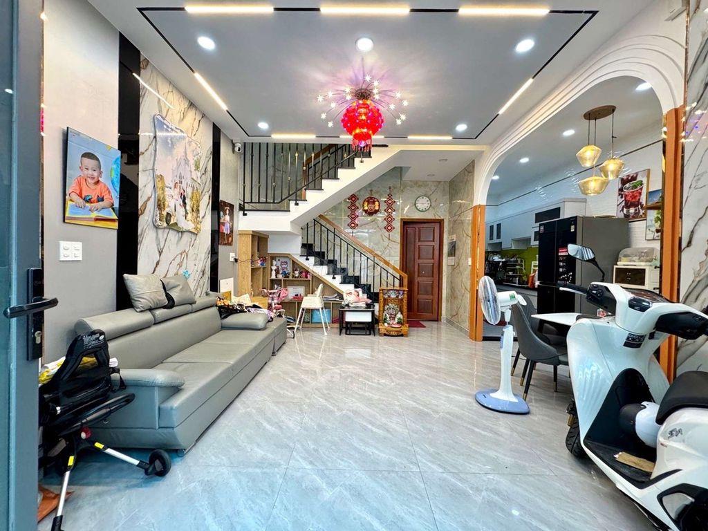 nhà bán lê đéc thọ 2 tầng, 3pn, 52m2, hơn 5 tỷ, gần siêu thị