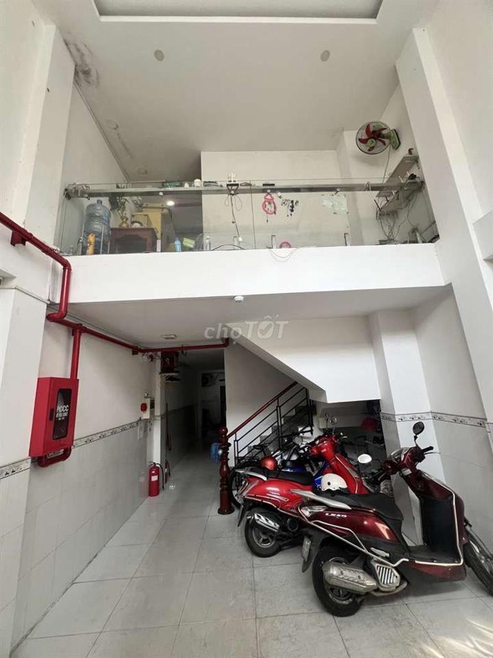 Gà Đẻ Trứng Vàng CHDV 12 Phòng Ngay Ngã Tư Hàng Xanh