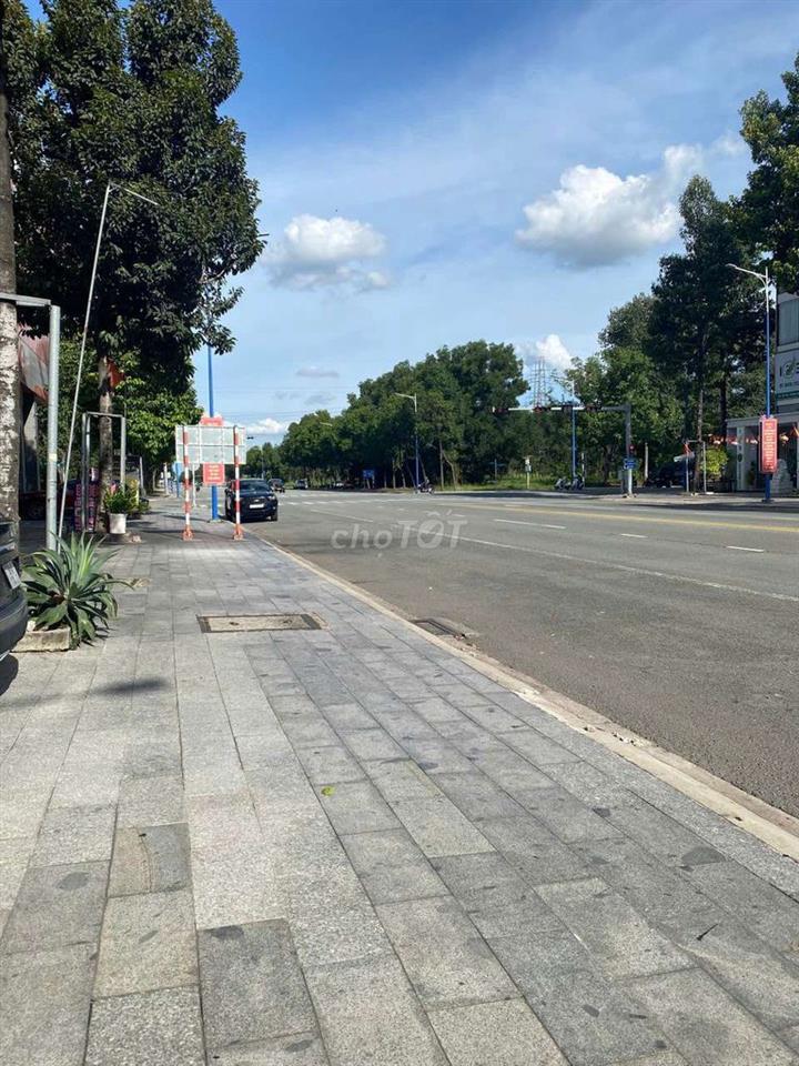 Bán nhà mặt tiền đường Lê Lợi, Hòa Phú 3, Bình Dương.