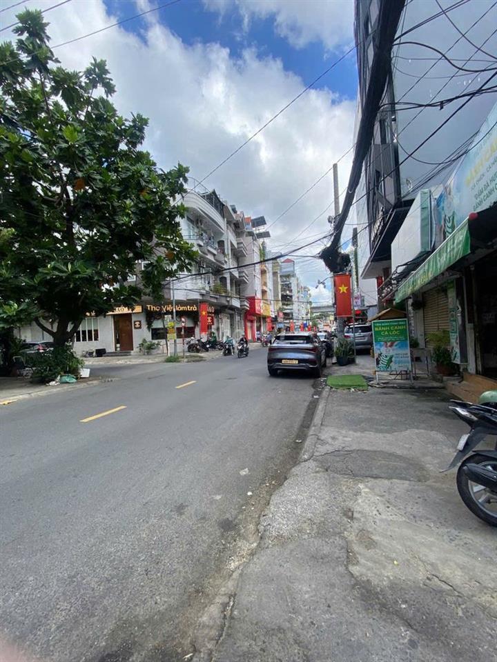 Bán nhà 2 mặt tiền hẻm lớn 135 Nguyễn Hữu Cảnh, 4 tầng giá 8,4 tỷ