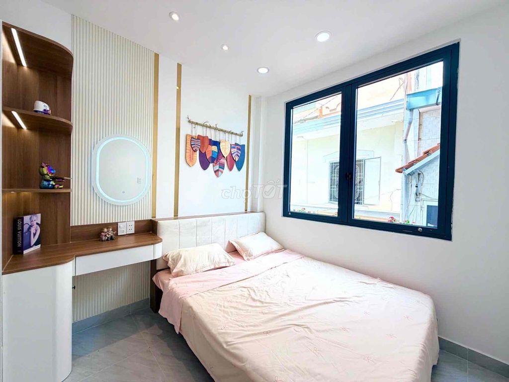 BÁN NHÀ 5 TẦNG- DTS: 100m2 - HẺM THÔNG- NGAY HUỲNH VĂN BÁN - PHÚ NHUẬN