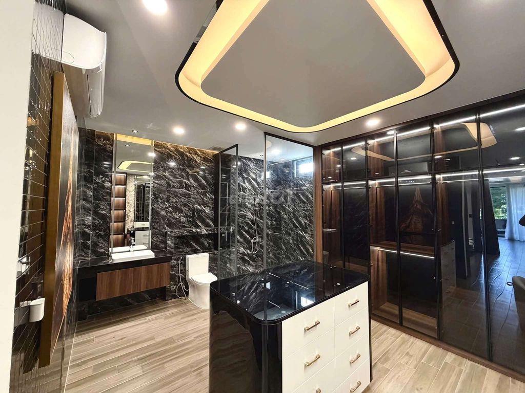 Bán Gấp - Mặt Phố Phùng Văn Cung - 70m2 , 7 tầng, ngang 6m, thang máy.