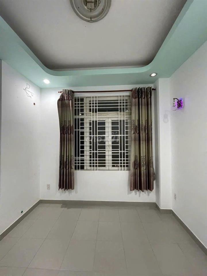 Cần tiền bán gấp nhà Chu Văn An, 1ty750, hẻm xe hơi, dọn vào ở ngay