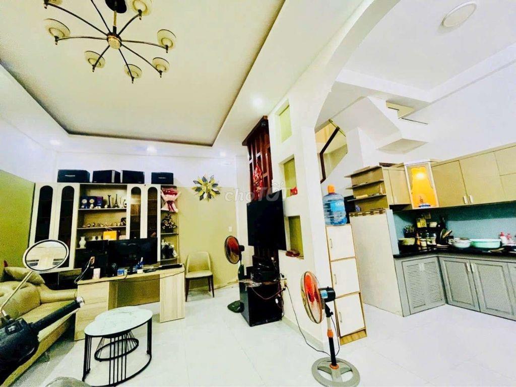 Sát Nguyễn Văn Khối - 53m2 -2 lầu - ngang 7m thoáng 