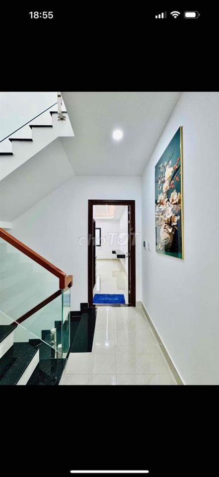 Nhà xây mới 100% sát mặt tiền đường ngay chợ Bà Chiểu P14 BT