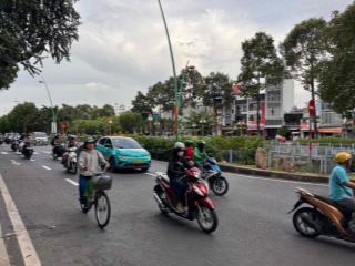 Nhà mặt tiền cực đẹp ô tô đậu trong nhà ngay khu trung tâm sát CMT8