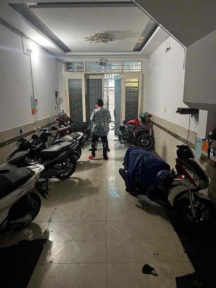 Nhà hxh 1 trục sát mặt tiền đang cho thuê căn hộ dịch vụ có dòng tiền