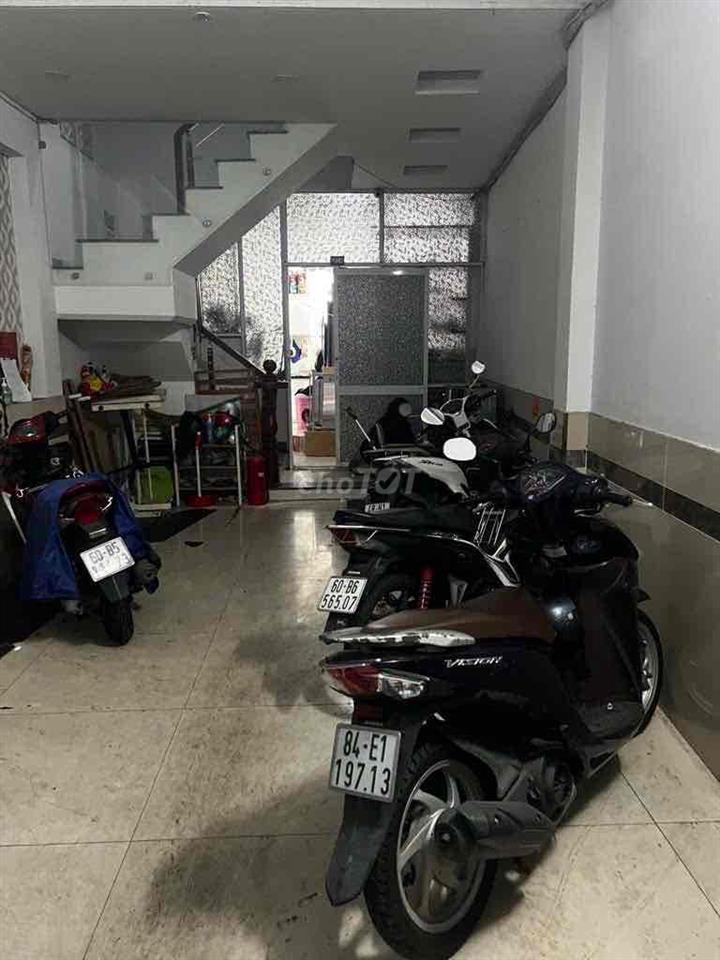 Nhà hxh 1 trục sát mặt tiền đang cho thuê căn hộ dịch vụ có dòng tiền