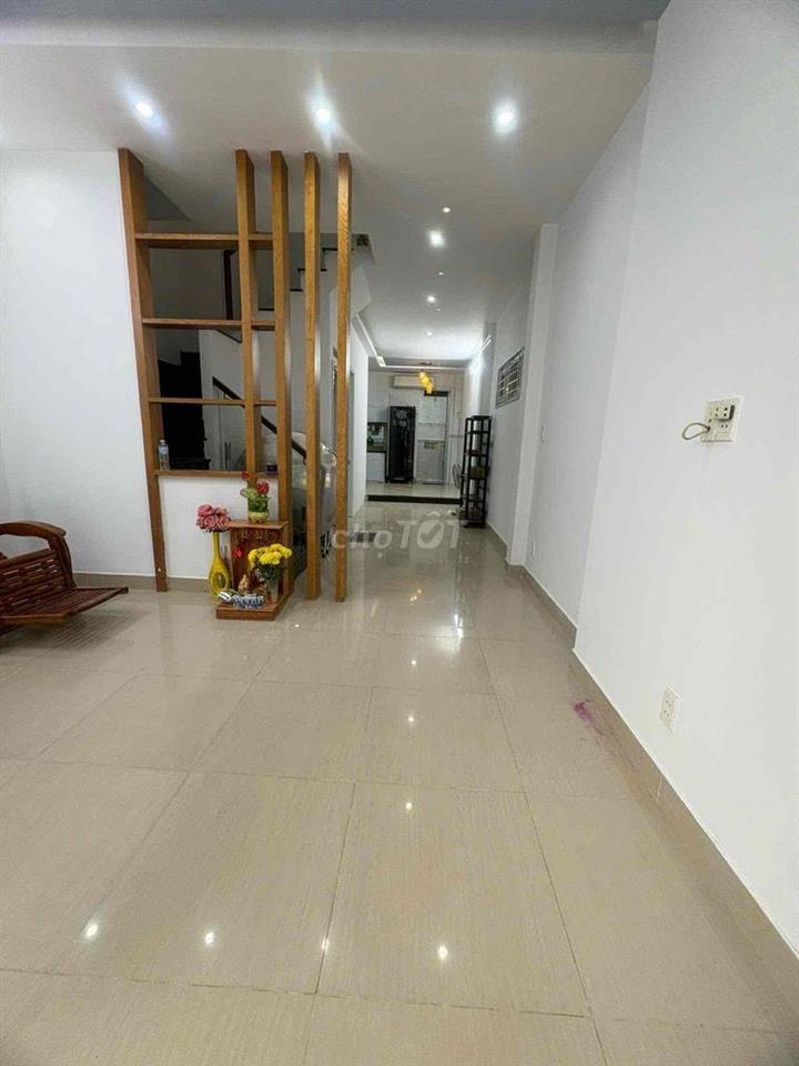 Nhà bán khu Phạm Văn Hai liền kề CMT8 hxh vào sát nhà khu đẹp