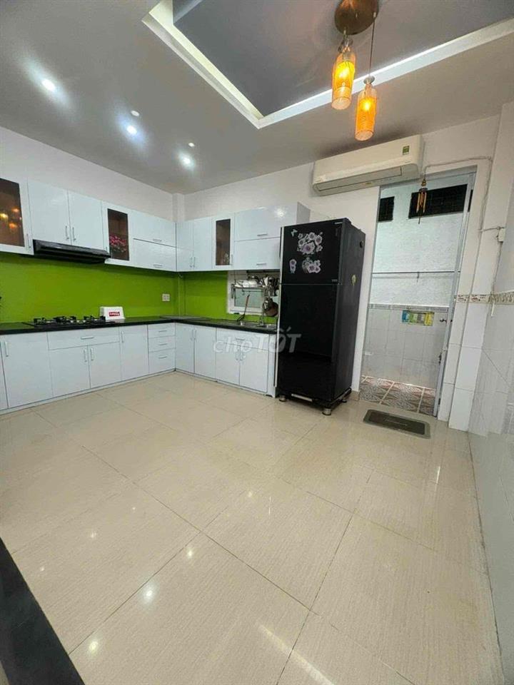 Nhà bán khu Phạm Văn Hai liền kề CMT8 hxh vào sát nhà khu đẹp