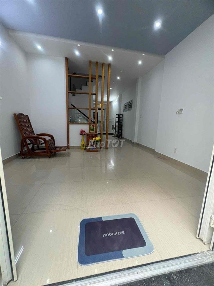 Nhà bán khu Phạm Văn Hai liền kề CMT8 hxh vào sát nhà khu đẹp
