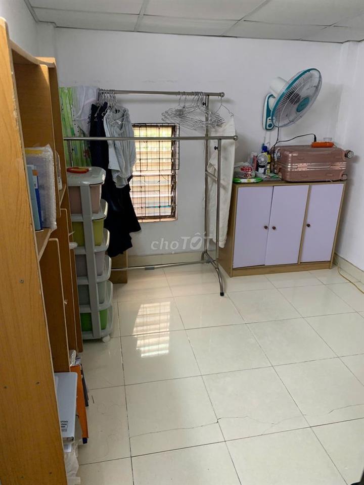 Nhà nhỏ 23m2 Nơ Trang Long cho cặp vợ chồng trẻ giá rẻ