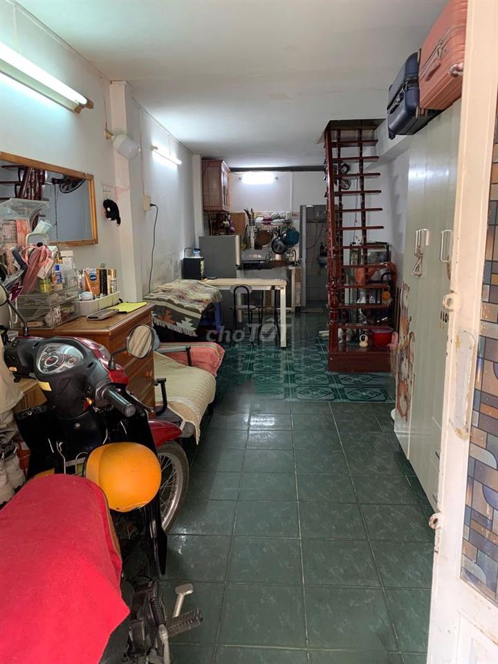 Nhà nhỏ 23m2 Nơ Trang Long cho cặp vợ chồng trẻ giá rẻ