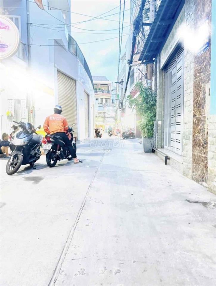 Nhà Đẹp 2 Tầng BTCT - HXH- CMT8