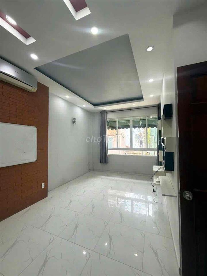 Nhà Bề Thế Sau Căn MT Sư Vạn Hạnh, Q.10