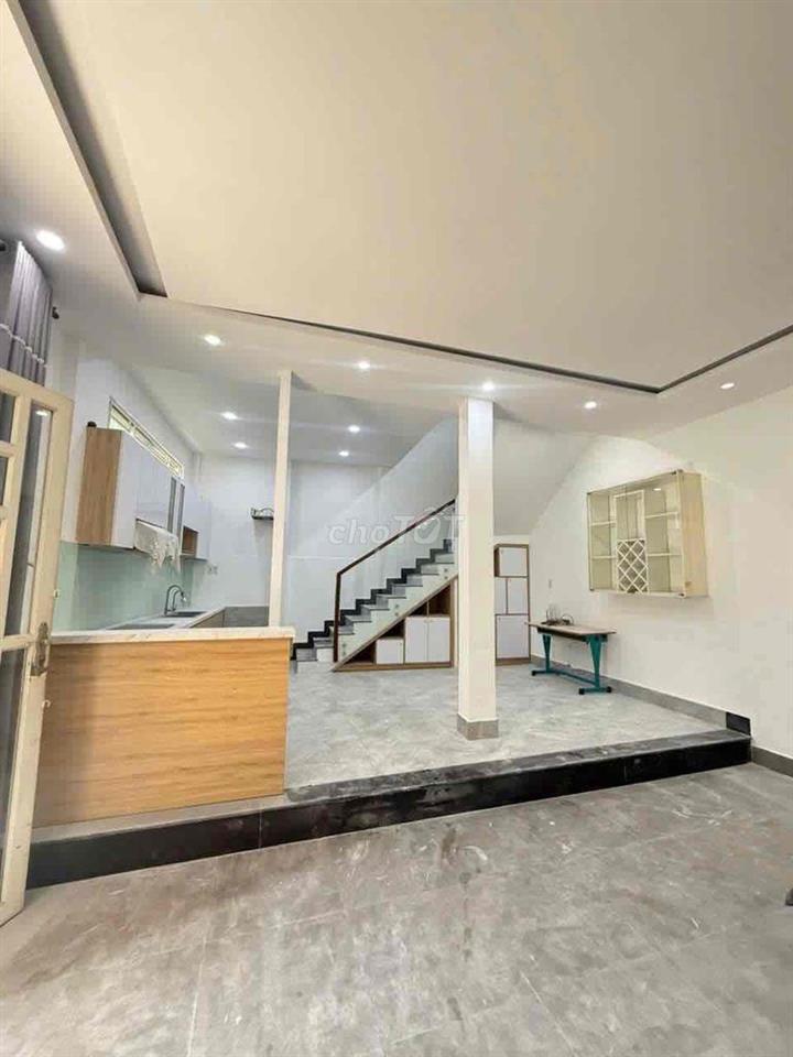Nhà Bề Thế Sau Căn MT Sư Vạn Hạnh, Q.10