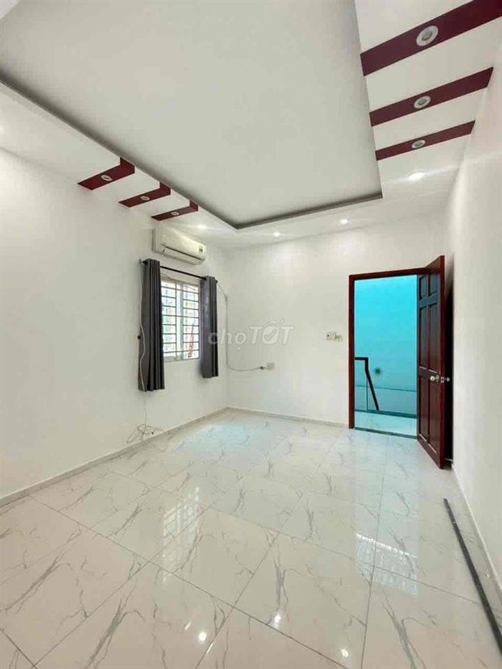 Nhà Bề Thế Sau Căn MT Sư Vạn Hạnh, Q.10