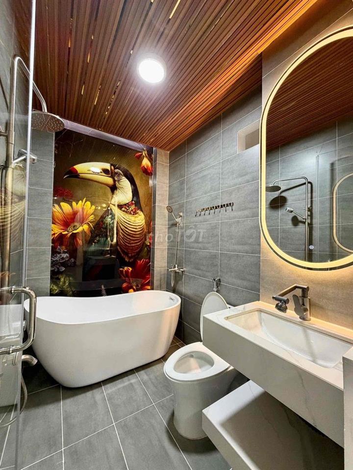 Nhà Trung Tâm Q8 Cách Trục Trần Hưng Đạo 2p Chạy Xe Máy