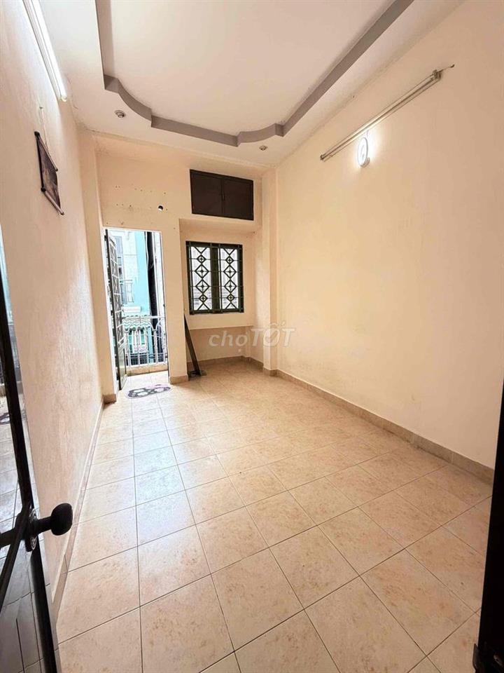 Ngay Cầu Nguyễn Tri Phương - 72 m² CN