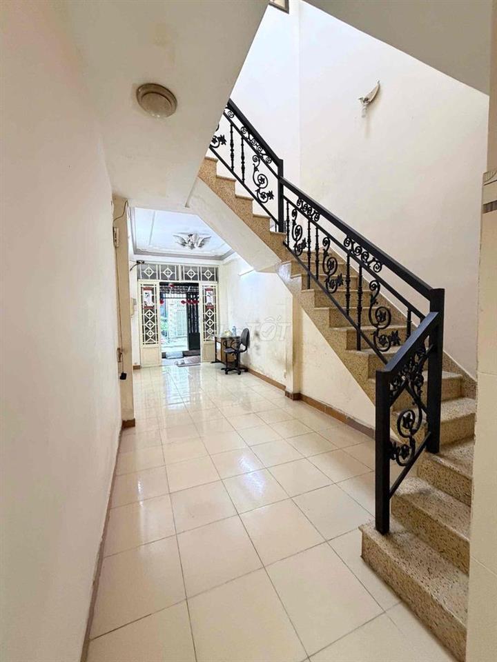 Ngay Cầu Nguyễn Tri Phương - 72 m² CN