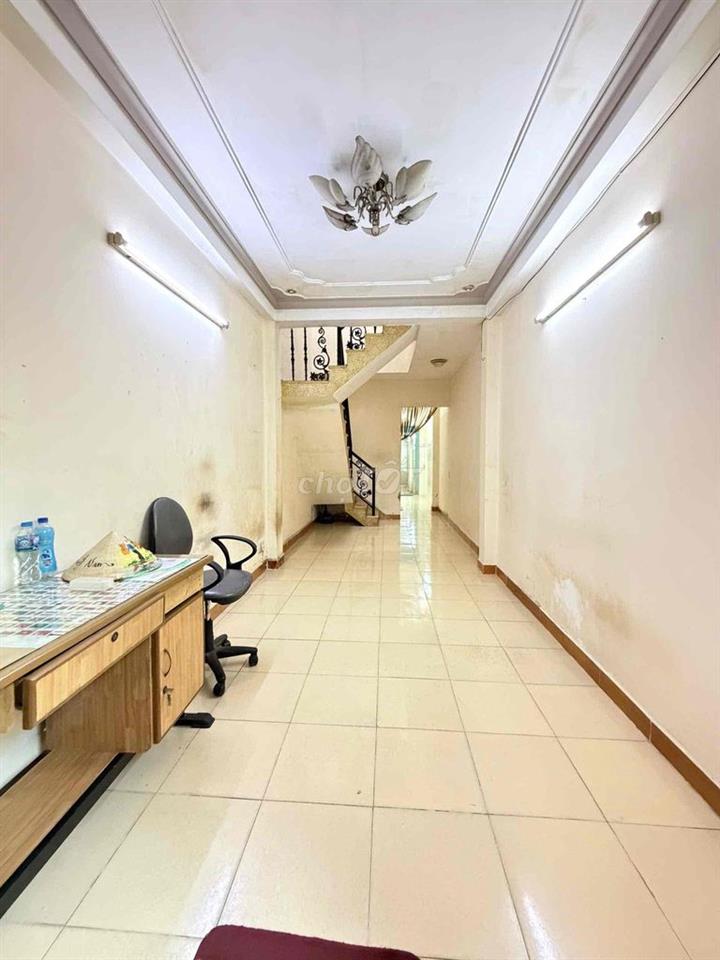 Ngay Cầu Nguyễn Tri Phương - 72 m² CN