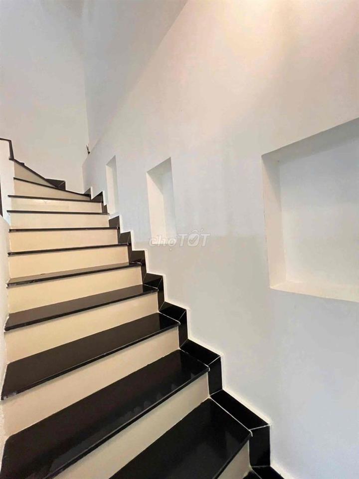 Nhà Mới Đẹp 4 Tầng - 120 m² SD - 3 PN - Sát HXH