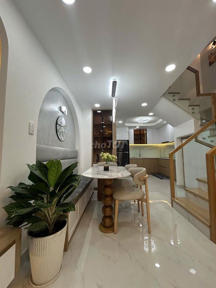 Nhà Mới 3 Tầng BTCT Full Nội Thất - Ngang 4,5m - Trung Tâm Q.3 