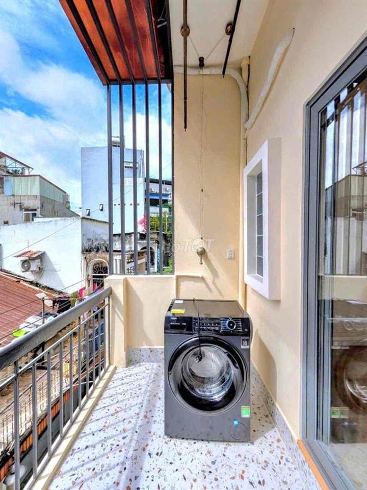 Ngay Ngã Tư Phú Nhuận Sầm Uất - Nhà 4 Tầng BTCT - 100 m²