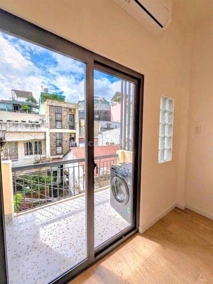 Ngay Ngã Tư Phú Nhuận Sầm Uất - Nhà 4 Tầng BTCT - 100 m²