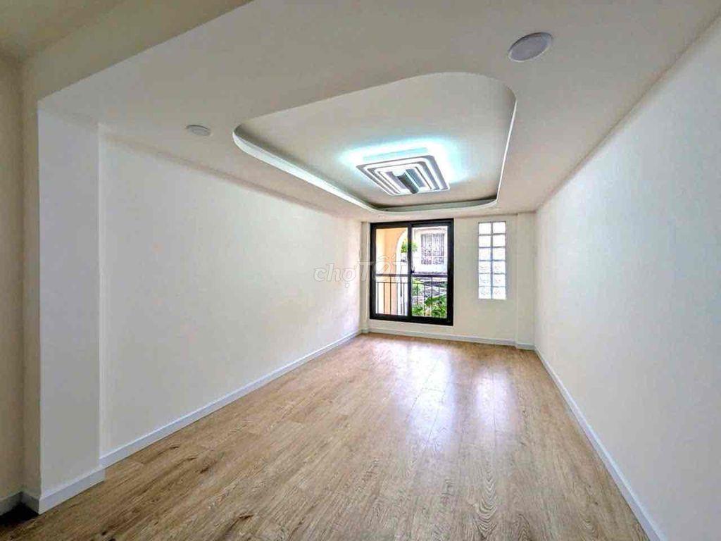 Ngay Ngã Tư Phú Nhuận Sầm Uất - Nhà 4 Tầng BTCT - 100 m²