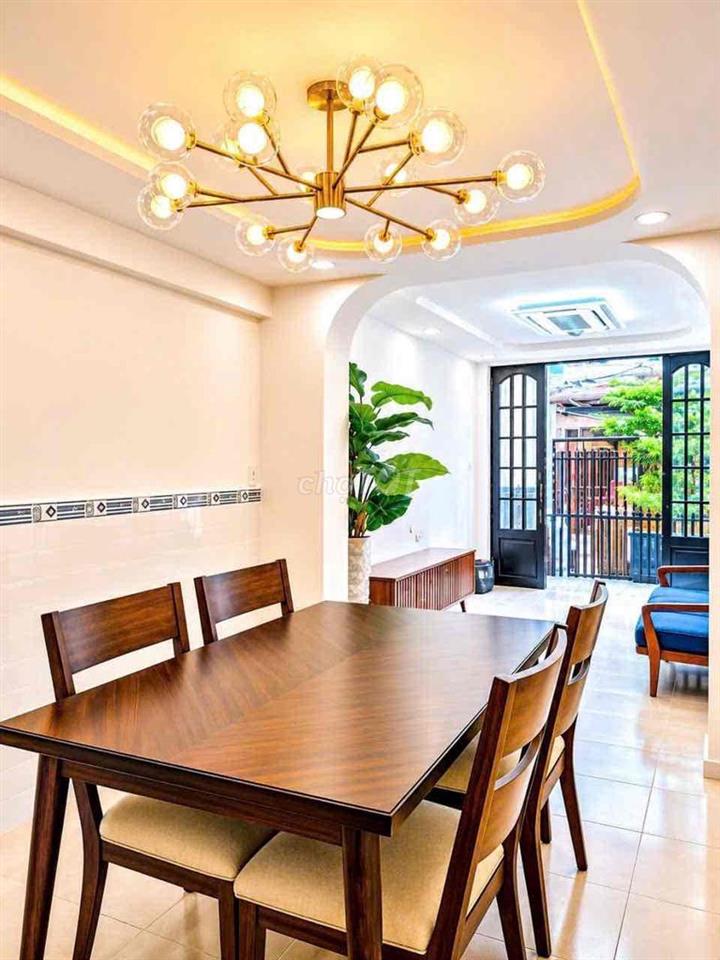 Ngay Ngã Tư Phú Nhuận Sầm Uất - Nhà 4 Tầng BTCT - 100 m²