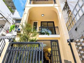 Ngay Ngã Tư Phú Nhuận Sầm Uất - Nhà 4 Tầng BTCT - 100 m²