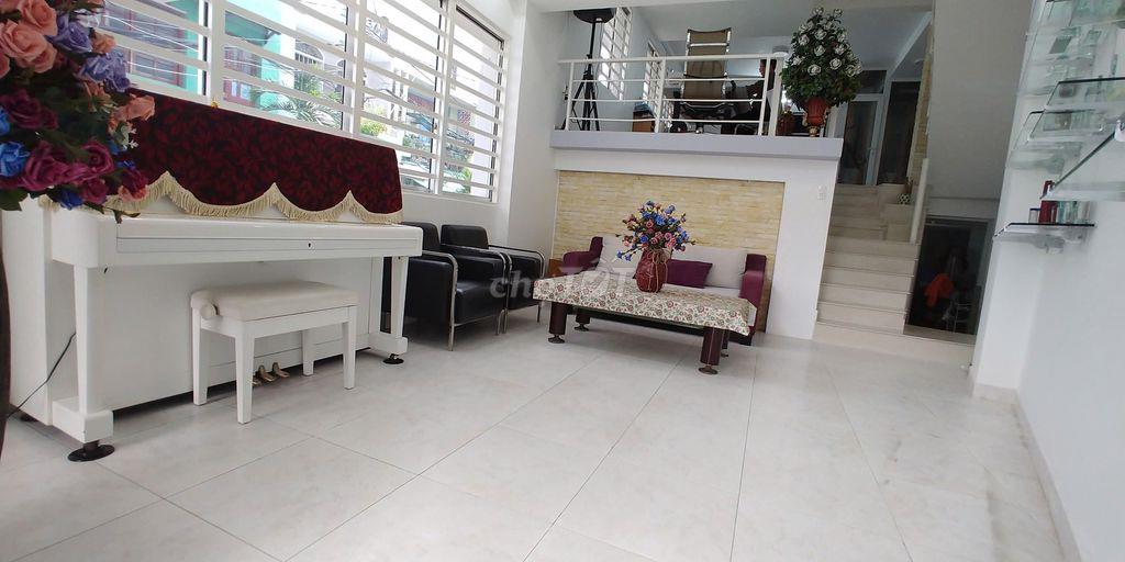 Mua nhà tặng phòng thu chuyên nghiệp - *** tại Nơ Trang Long.