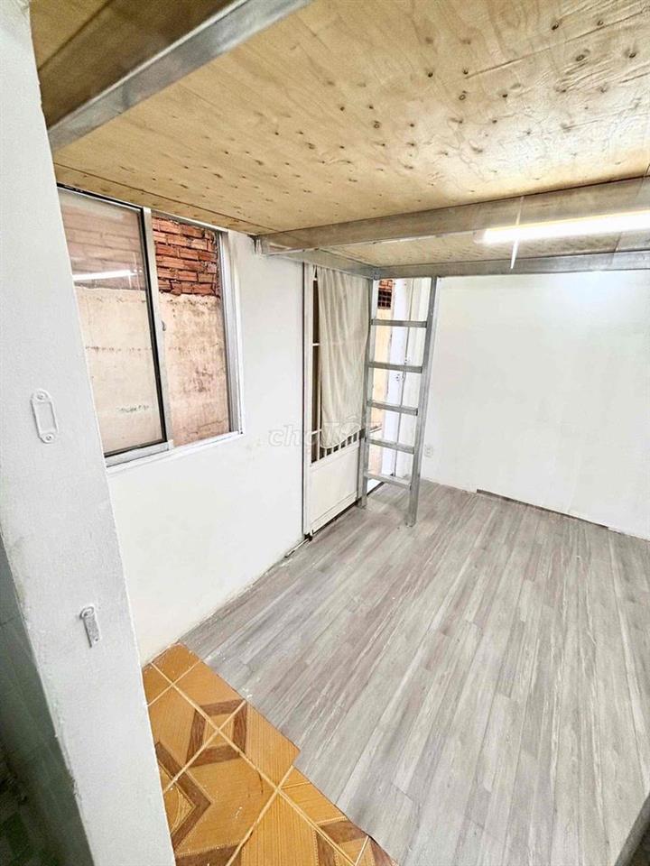 Căn nhà 4 người ở Gác rộng trần cao cửa sổ thoáng bếp lớn