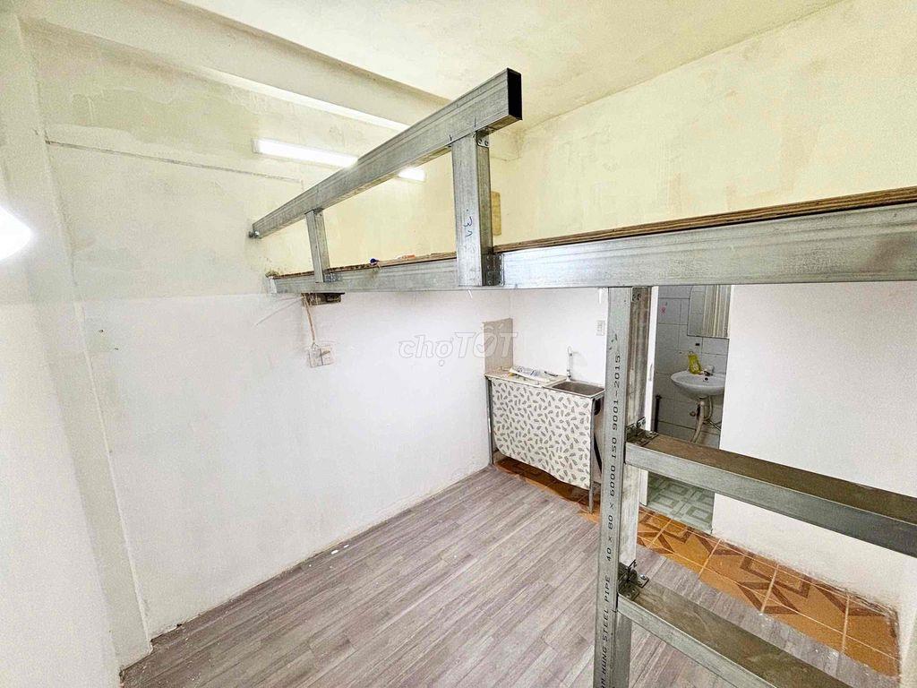 Căn nhà 4 người ở Gác rộng trần cao cửa sổ thoáng bếp lớn