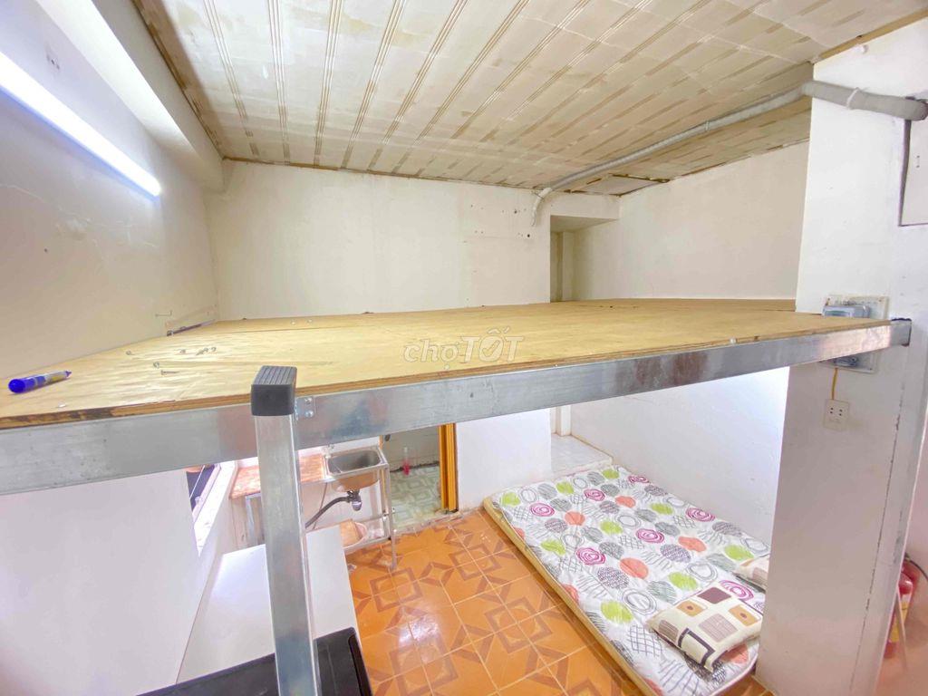 SIÊU RẺ Căn Duplex gác rộng 4 người ở dư mặt tiền ngã 5 Nơ Trang Long