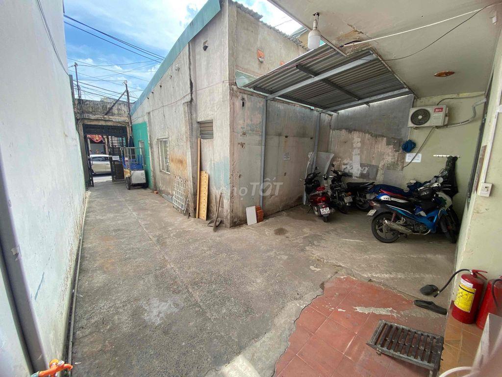 SIÊU RẺ Căn Duplex gác rộng 4 người ở dư mặt tiền ngã 5 Nơ Trang Long