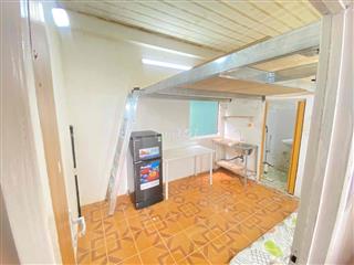 SIÊU RẺ Căn Duplex gác rộng 4 người ở dư mặt tiền ngã 5 Nơ Trang Long