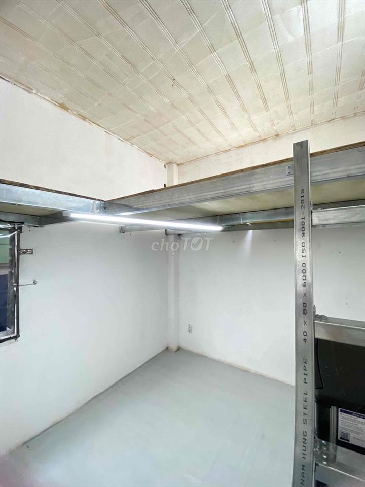 SIÊU RẺ Căn Duplex gác rộng 4 người ở dư mặt tiền ngã 5 Nơ Trang Long