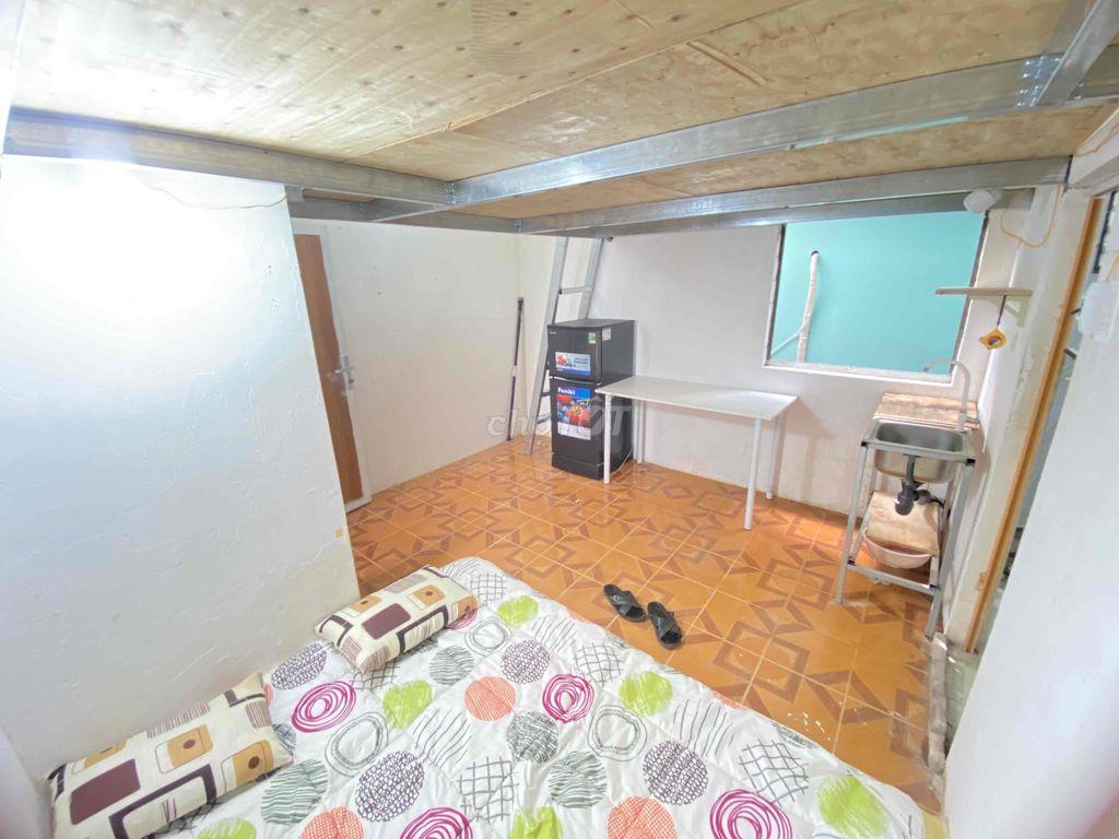 SIÊU RẺ Căn Duplex gác rộng 4 người ở dư mặt tiền ngã 5 Nơ Trang Long