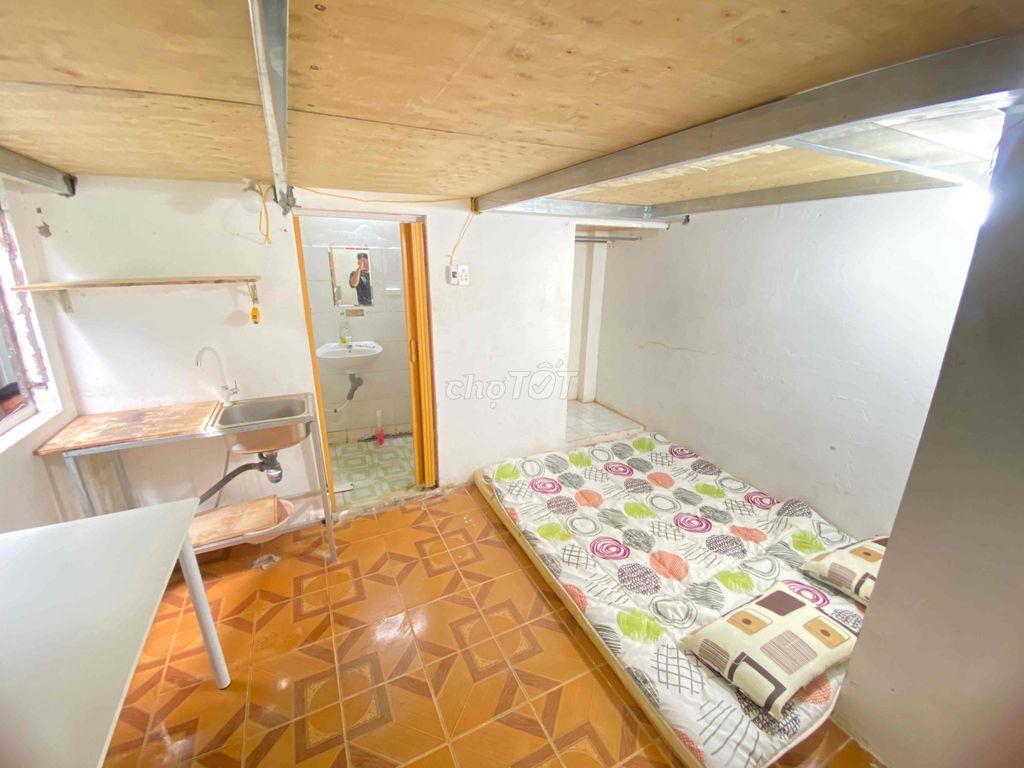 SIÊU RẺ Căn Duplex gác rộng 4 người ở dư mặt tiền ngã 5 Nơ Trang Long