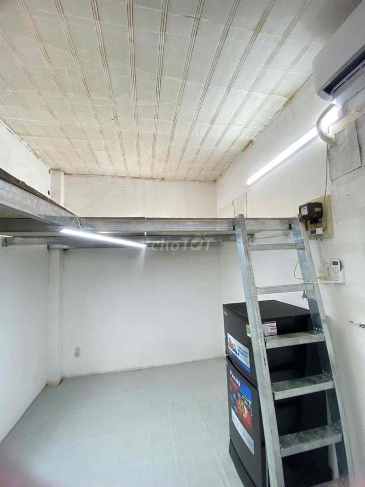 Căn nhà 4 người ở Gác rộng trần cao cửa sổ thoáng bếp lớn