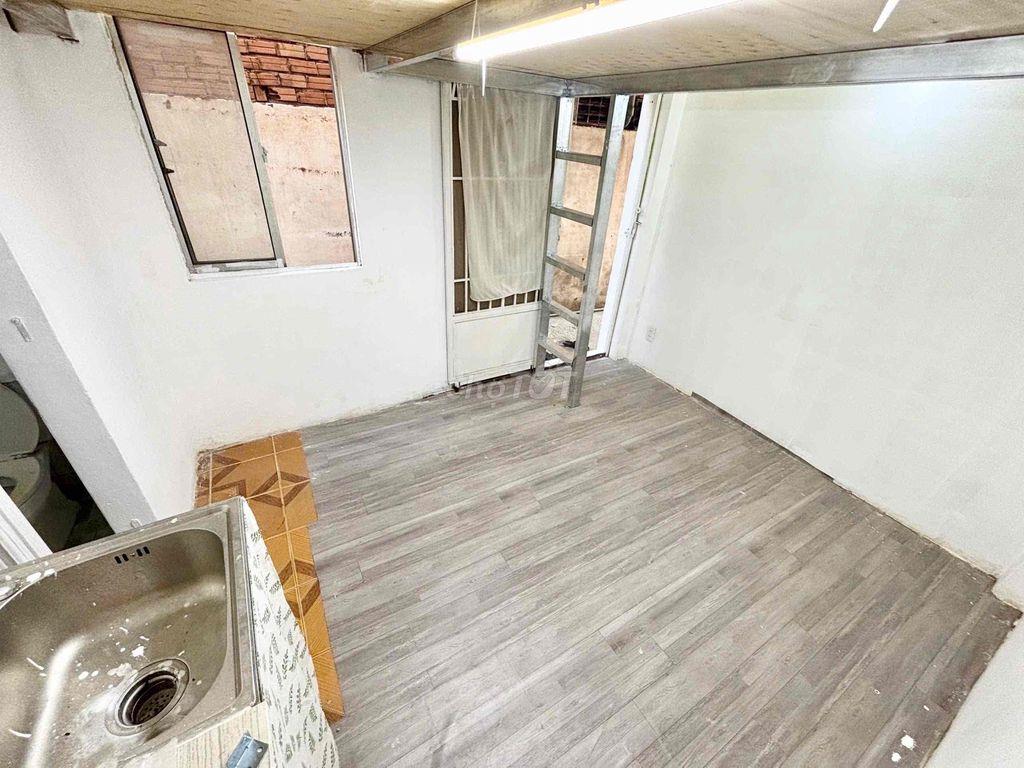 Căn nhà 4 người ở Gác rộng trần cao cửa sổ thoáng bếp lớn