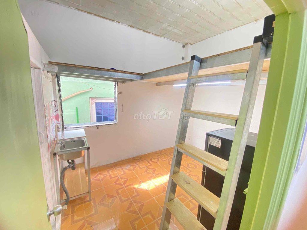 Căn nhà 4 người ở Gác rộng trần cao cửa sổ thoáng bếp lớn