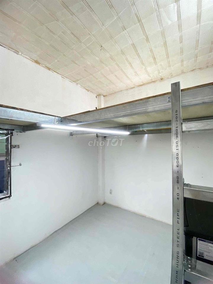 Căn nhà 4 người ở Gác rộng trần cao cửa sổ thoáng bếp lớn