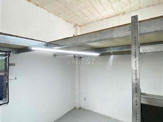 Căn nhà 4 người ở Gác rộng trần cao cửa sổ thoáng bếp lớn