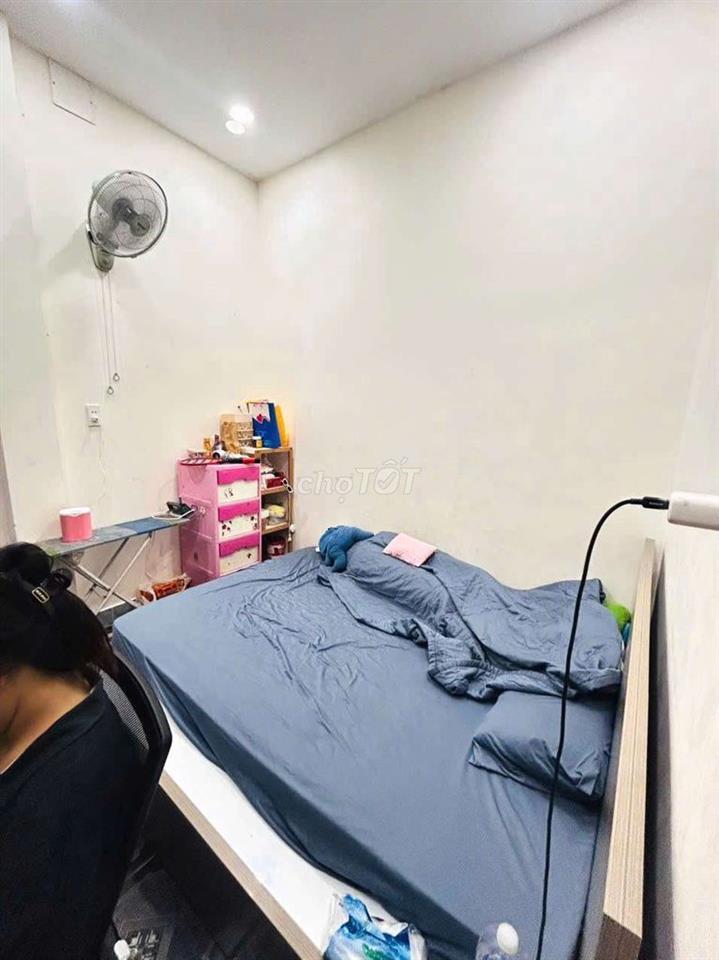 Nhà mặt tiền chợ buôn bán gì cũng được