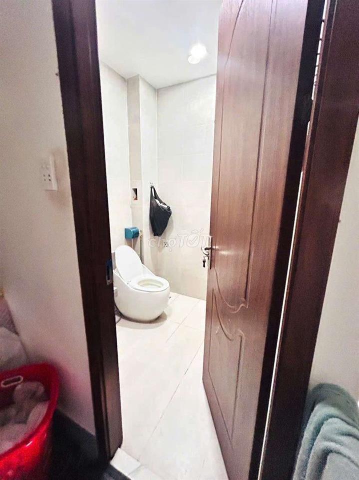Nhà mặt tiền chợ buôn bán gì cũng được