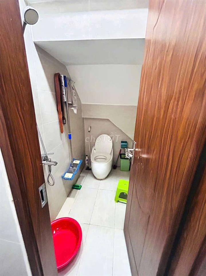 Nhà mặt tiền chợ buôn bán gì cũng được